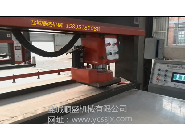 全自動龍門旋轉(zhuǎn)移動頭(軟、硬料,卷、片材通用)裁斷機 全自動龍門旋轉(zhuǎn)移動頭(軟、硬料,卷、片材通用)裁斷機